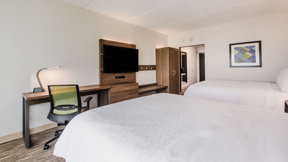 Holiday Inn Express & Suites Welland Room
