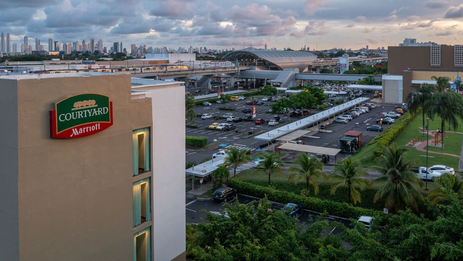Courtyard Panama MetroMall Exterior