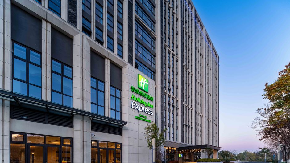 Holiday Inn Express Haiyan Exterior