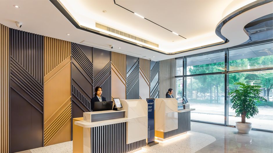 Holiday Inn Exp Qianjiang Century City Exterior