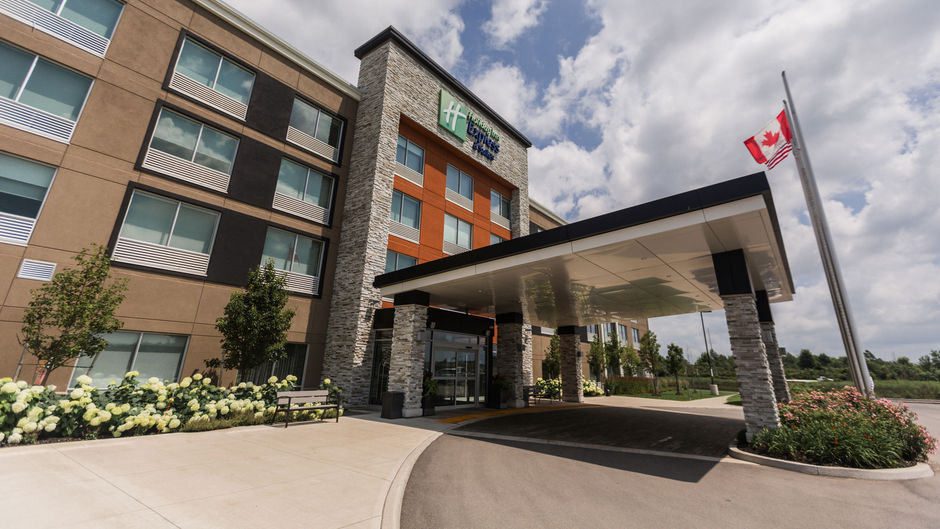 Holiday Inn Express & Suites Welland Exterior