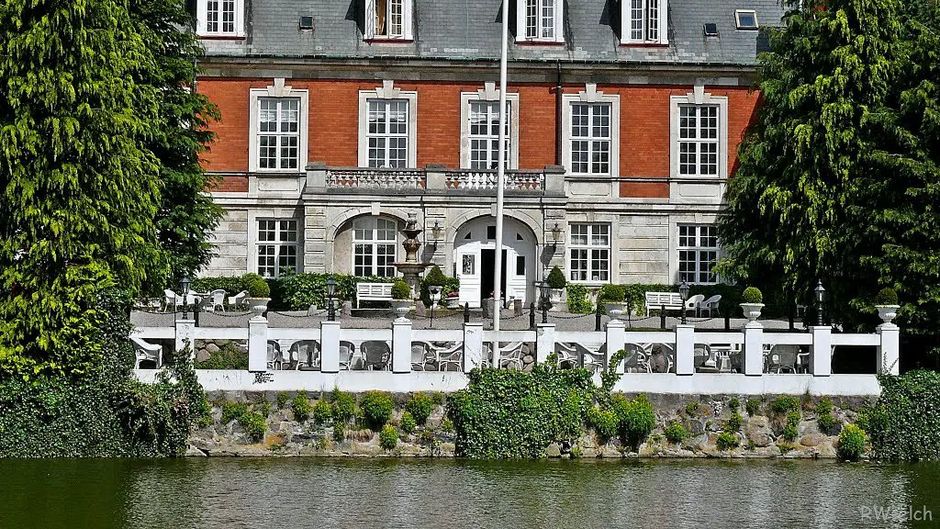 Hvedholm Slotshotel Exterior