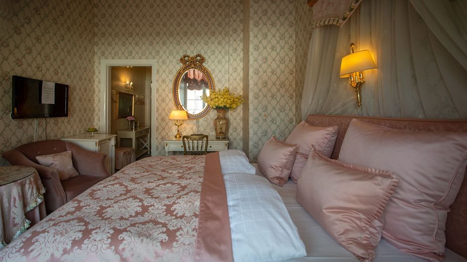 Hvedholm Slotshotel Room
