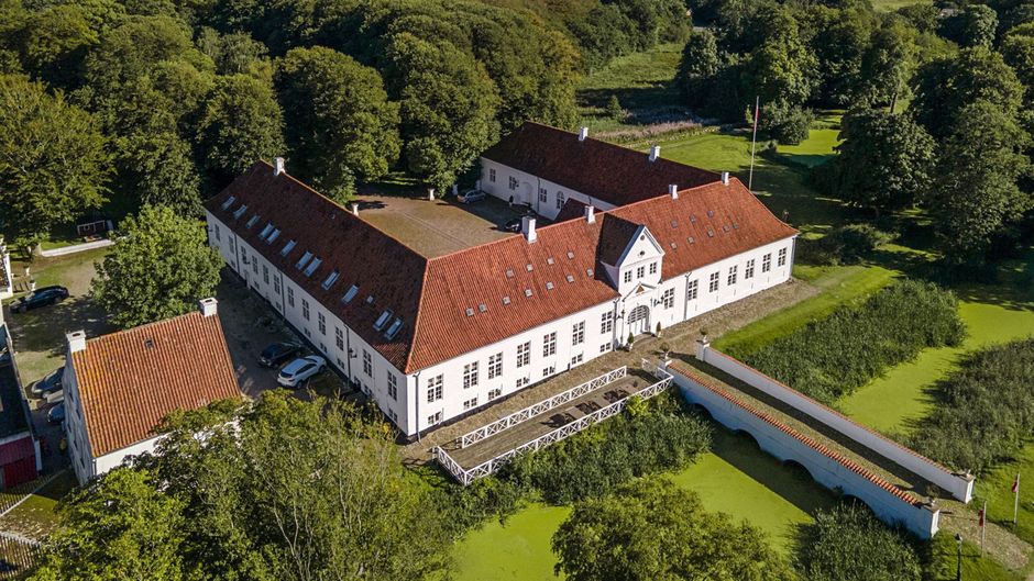 Store Restrup Herregaard Exterior