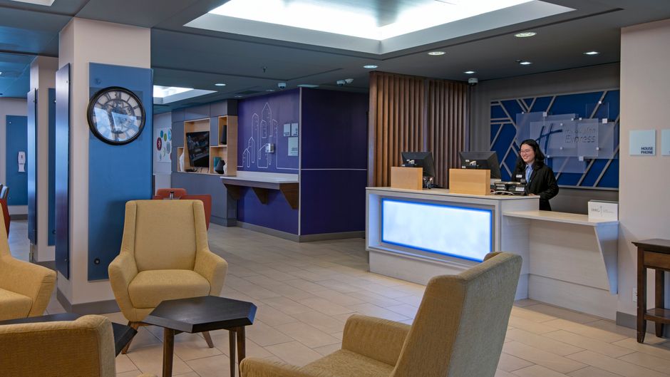 Holiday Inn Express Exterior