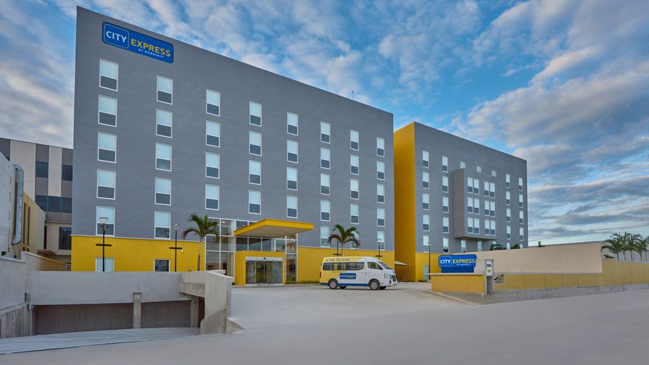 City Express Marriott Cancun A. Exterior