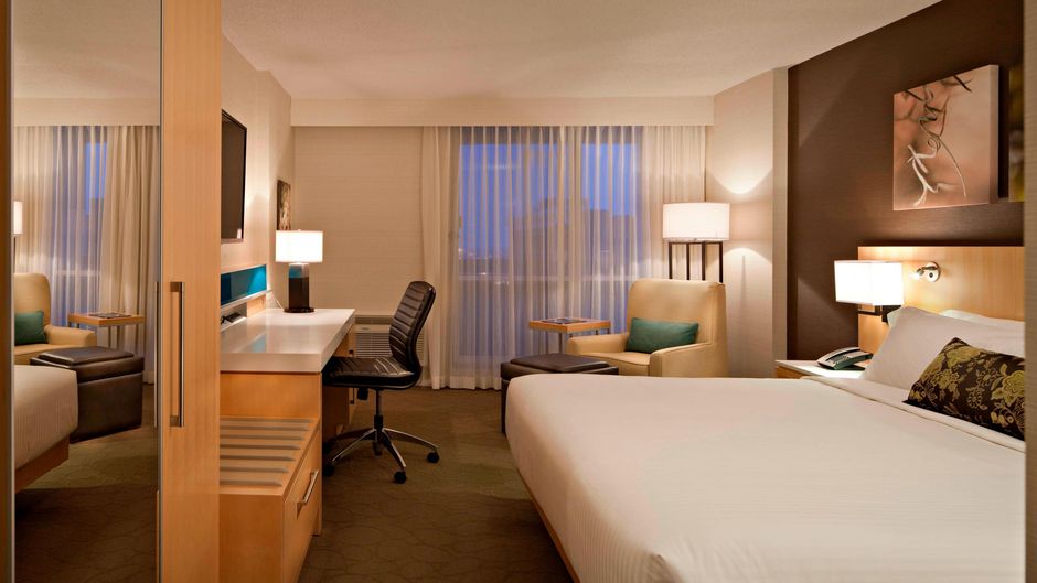 Delta Hotels by Marriott Winnipeg Room