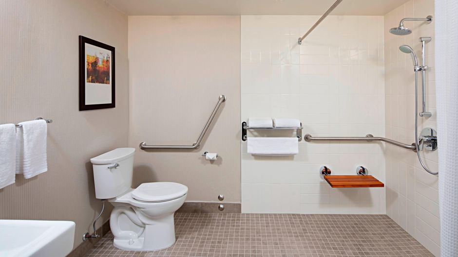 Delta Hotels by Marriott Winnipeg Room