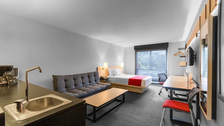 City Express Plus by Marriott Expo Room