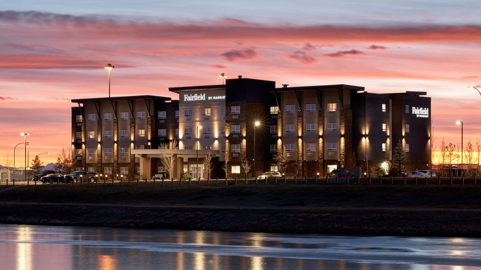 Fairfield Inn & Suites by Marriott Airdrie Exterior