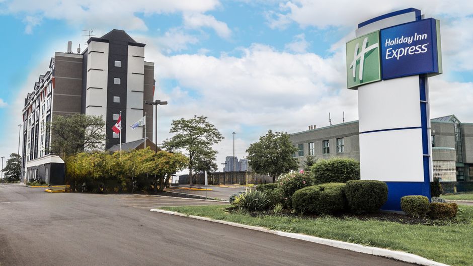 Holiday Inn Express Toronto-North York Exterior