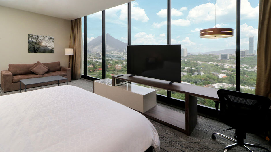 Holiday Inn Express/Stes Monterrey Valle Suite