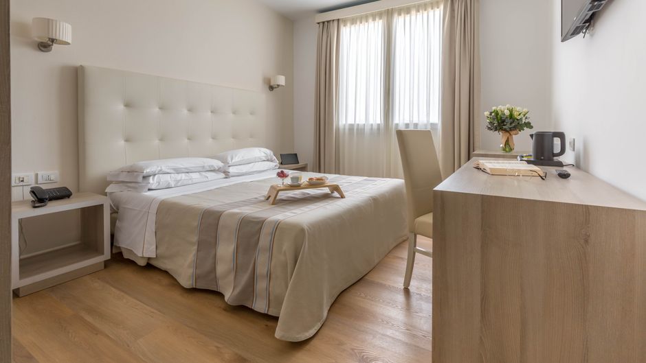 Hotel Catalunya Room