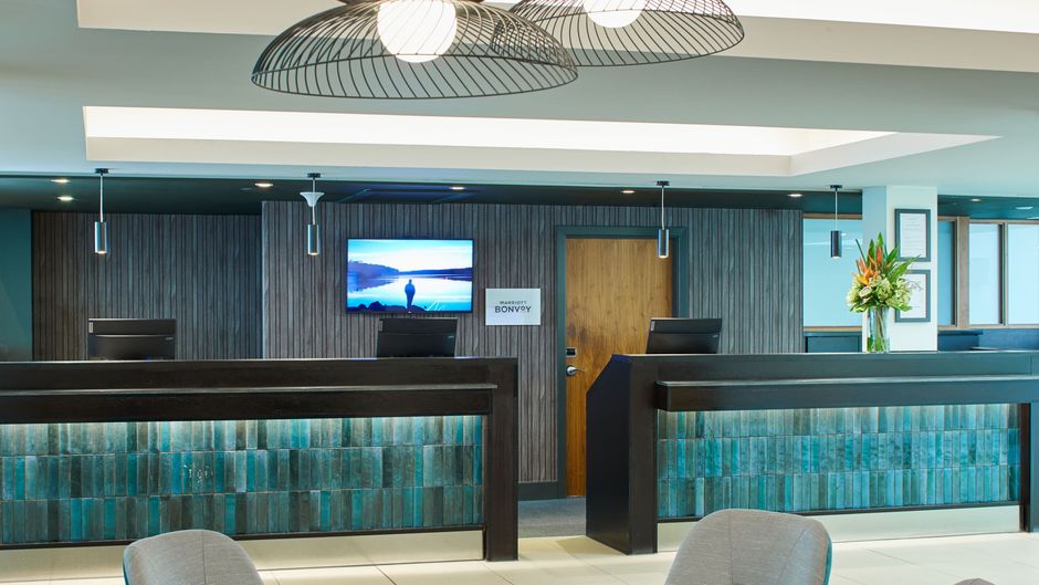 Courtyard London Gatwick Airport Exterior