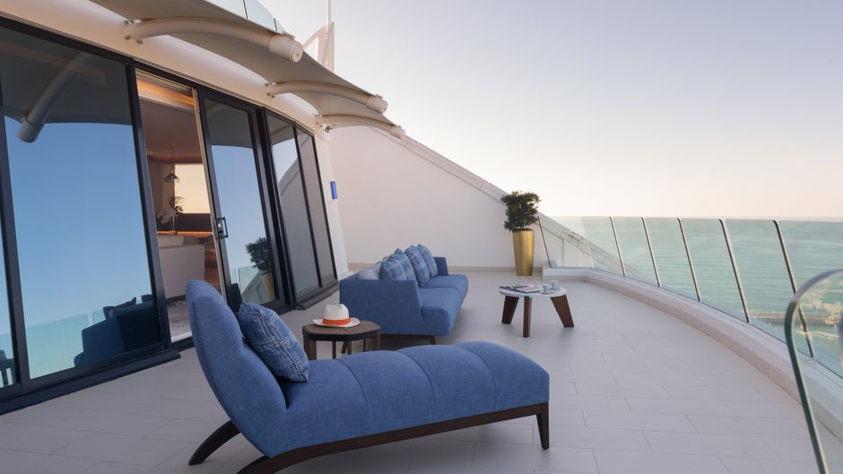 Jumeirah Beach Hotel Exterior