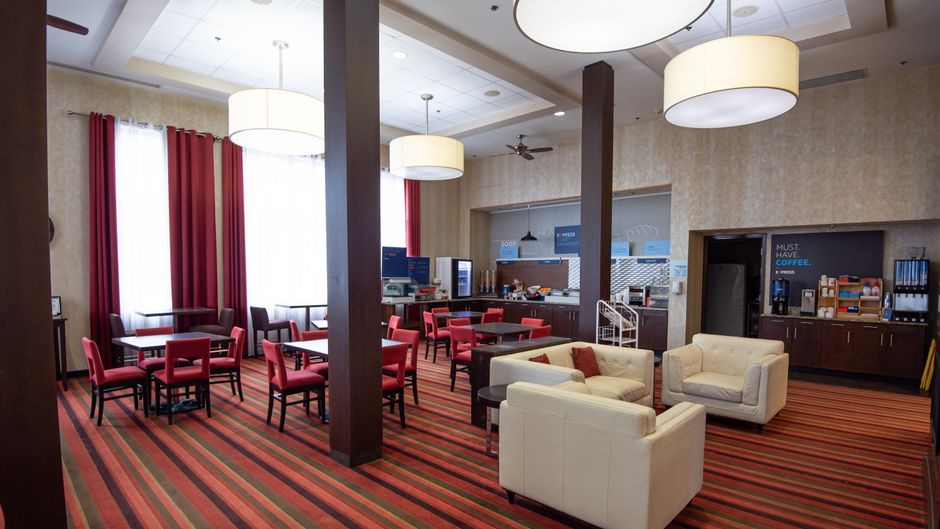 Holiday Inn Express/Suites Chatham South Restaurant