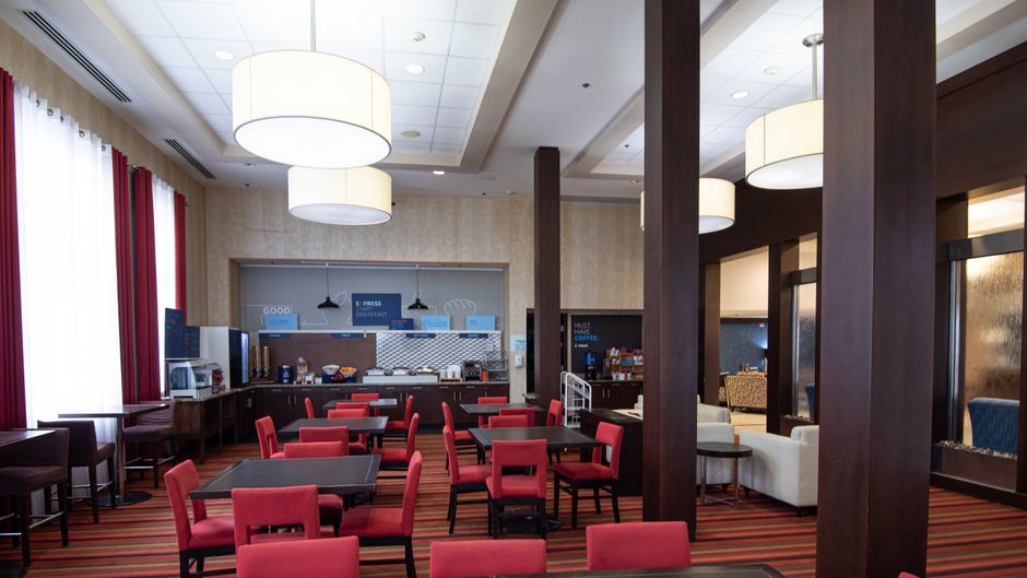 Holiday Inn Express/Suites Chatham South Restaurant