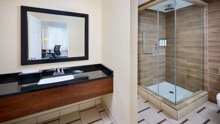 Fairfield Inn & Suites Ottawa Kanata Room