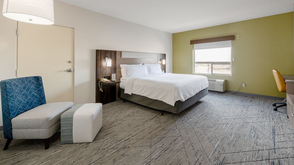 Holiday Inn Express Edmonton South Room