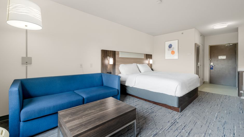 Holiday Inn Express Edmonton South Suite