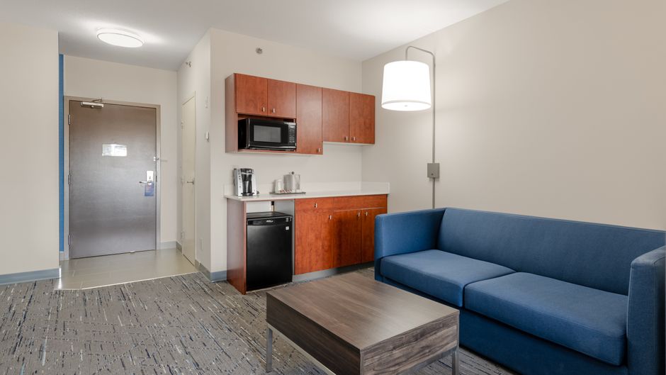 Holiday Inn Express Edmonton South Room