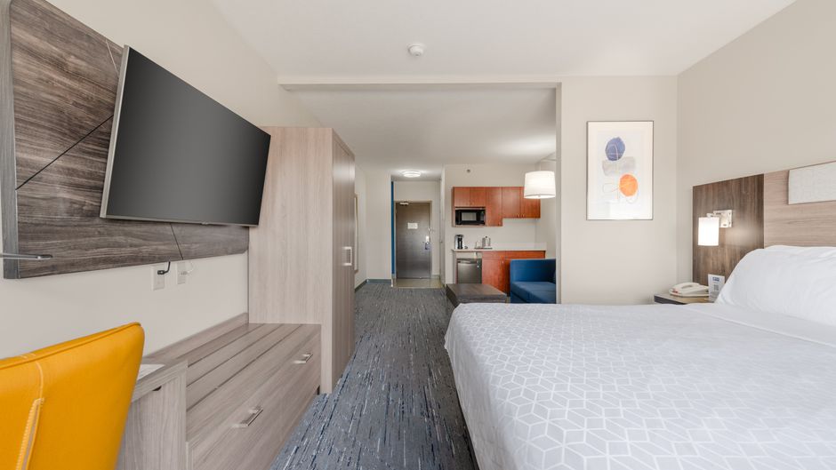 Holiday Inn Express Edmonton South Room