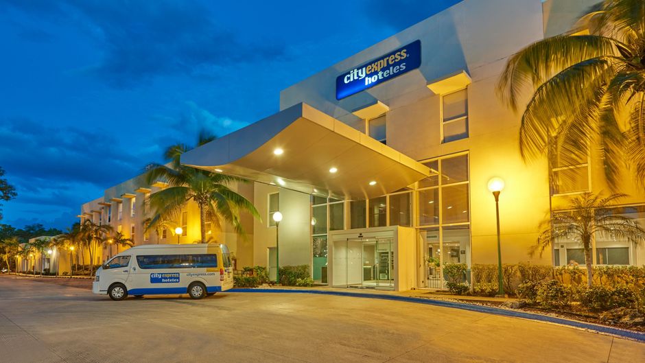 City Express by Marriott Exterior