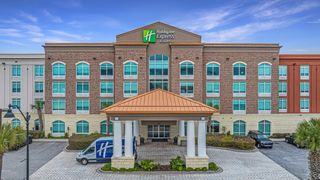 Holiday Inn Express Hotel & Suites