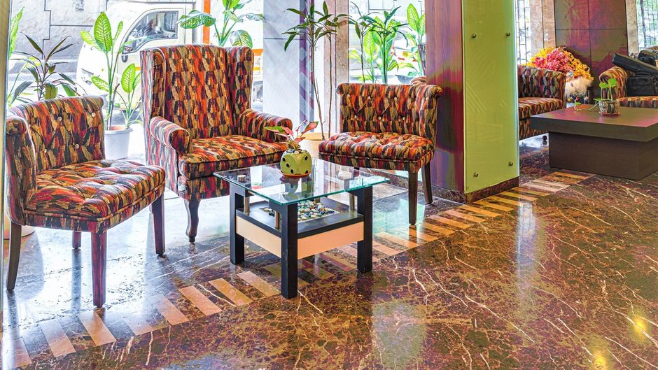 Hotel Ginger Thane Lobby