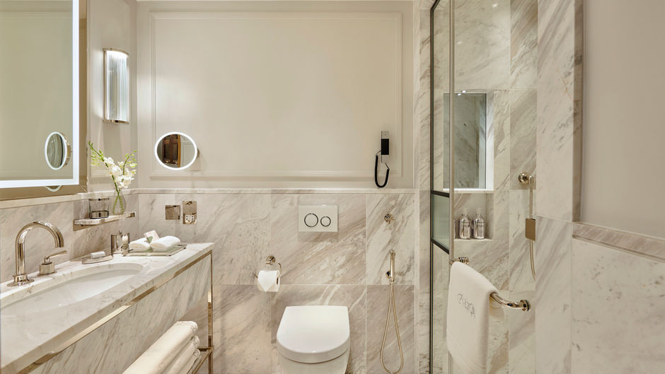 Jumeirah Carlton Tower Room