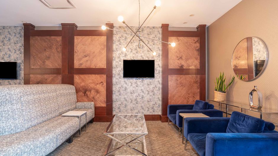 Sandman Hotel West Edmonton Lobby