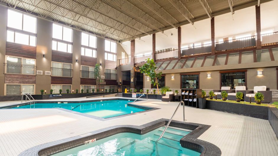 Sandman Hotel West Edmonton Pool