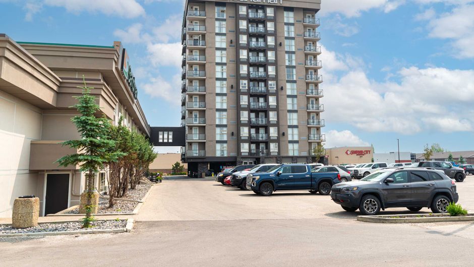 Sandman Hotel West Edmonton Exterior