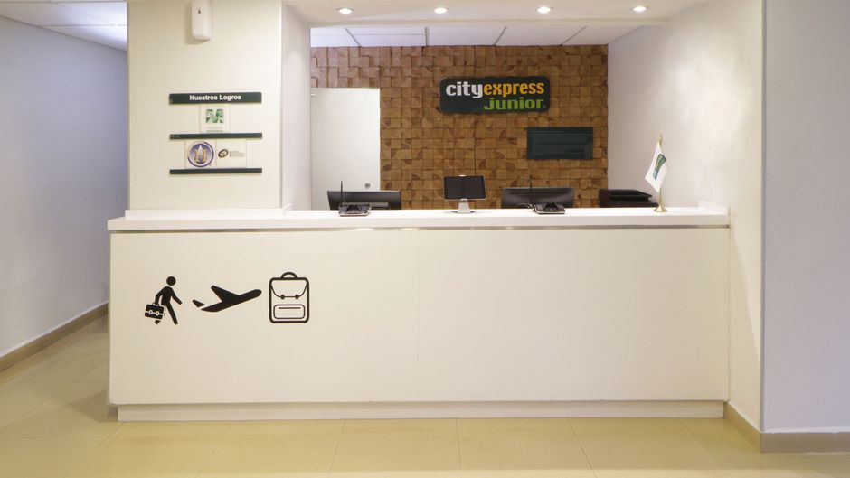 City Express Junior by Marriott Lobby