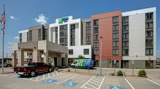 Holiday Inn Express Suites DFW Airport S