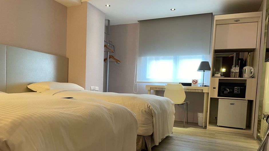 Forward Hotel Taipei Room