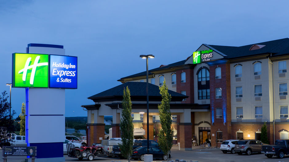 Holiday Inn Express & Suites Drayton Val Exterior
