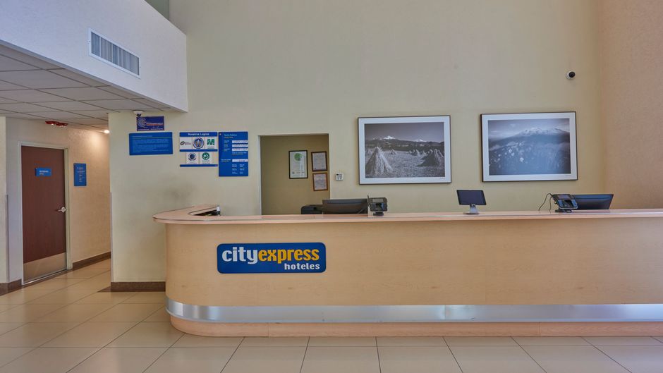 City Express by Marriott Puebla Finsa Lobby