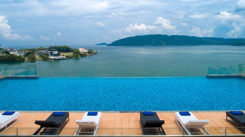 Kota Kinabalu Marriott Hotel Pool