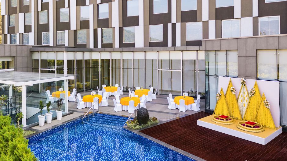 Fairfield by Marriott Dehradun Pool