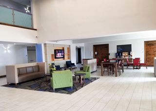 Holiday Inn Express & Suites Dallas East
