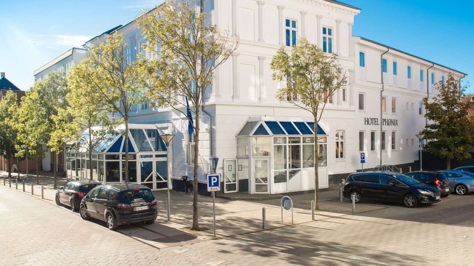 Phonix Hotel Exterior