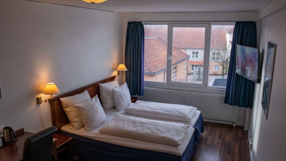 Phonix Hotel Room