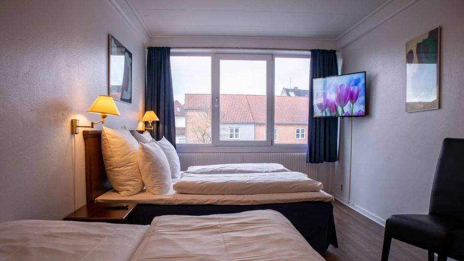 Phonix Hotel Room