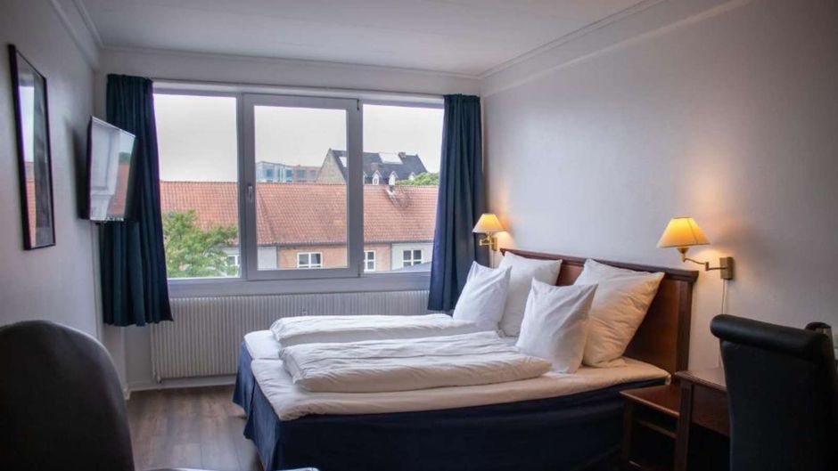 Phonix Hotel Room