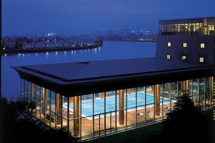 Canary Riverside Plaza Hotel