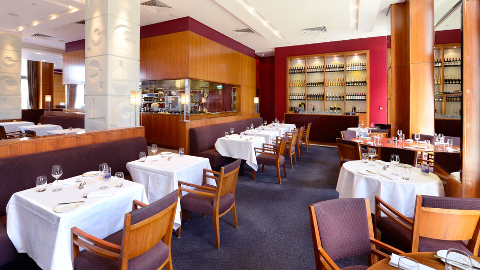 Canary Riverside Plaza Hotel Restaurant
