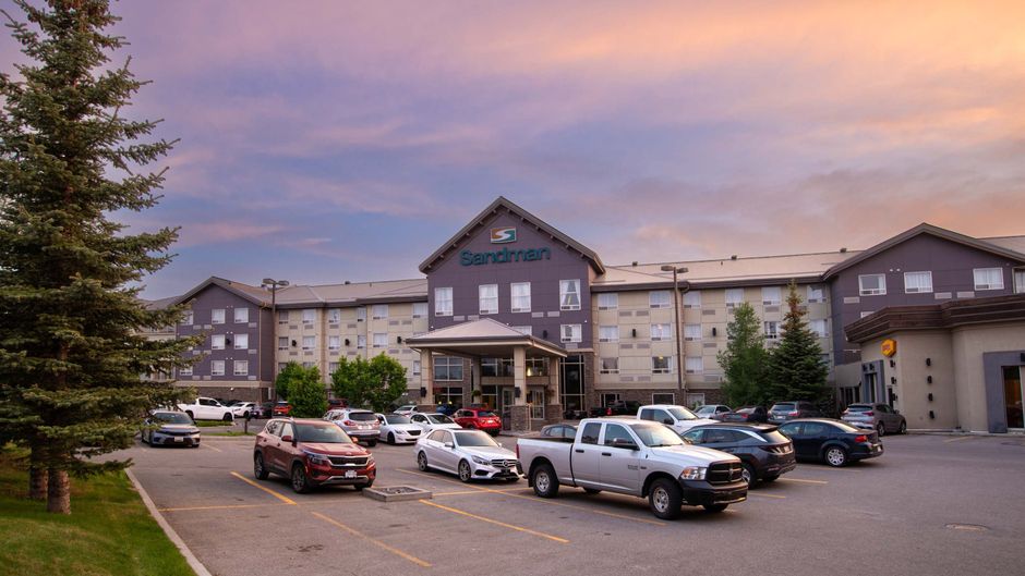 Sandman Hotel & Stes Calgary South Exterior