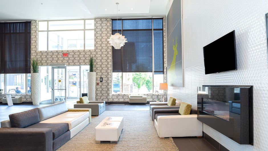Sandman Hotel & Stes Calgary South Lobby