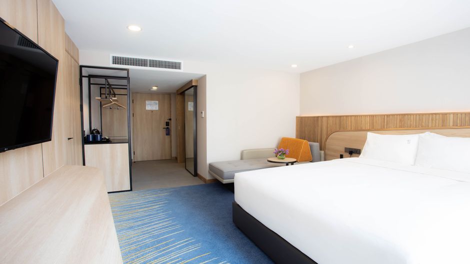 Holiday Inn Exp Suites Central Pier Room